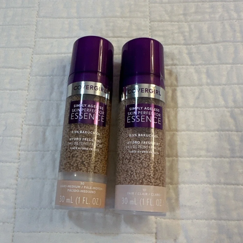 COVERGIRL Simply Ageless Skin Perfector Essence Foundation .5% Bakuchiol 30 & 10